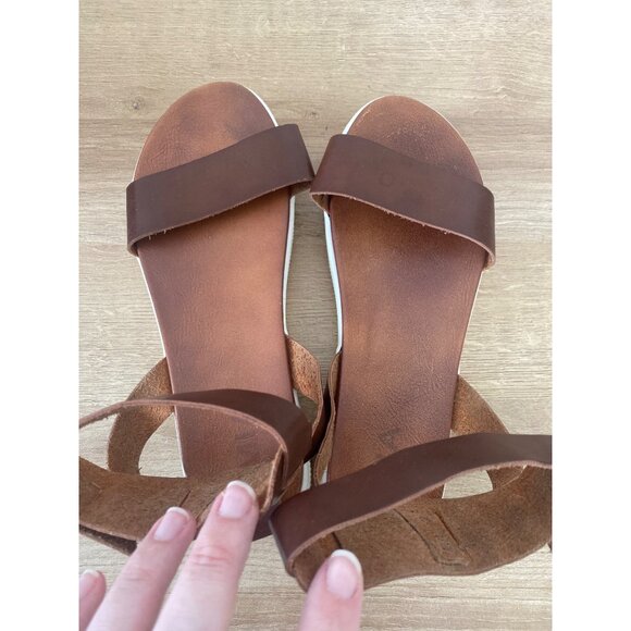 Mia Brown Ankle Strap Sandals With Buckle Closure & White Soles Size 7 - Picture 4 of 6